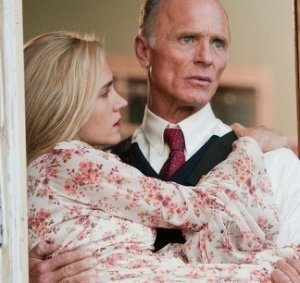 Ed Harris e Jennifer Connelly in una scena del drammatico Virginia
