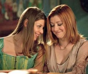Amber Benson e Alyson Hannigan nell'episodio La vita è un musical (Once More, with Feeling) della sesta stagione di Buffy