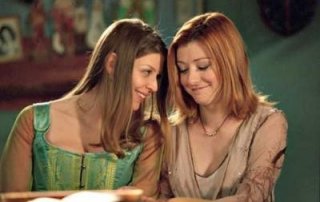Amber Benson e Alyson Hannigan nell'episodio La vita è un musical (Once More, with Feeling) della sesta stagione di Buffy