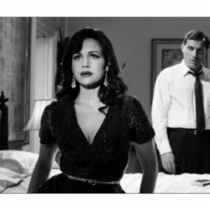 Carla Gugino e Rufus Sewell nella prima immagine di Hotel Noir