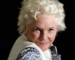 Fionnula Flanagan e Mia Kirshner in Defiance