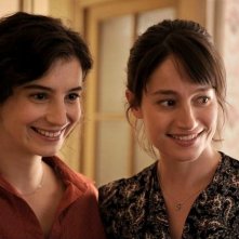 Marie Gillain in una scena di Tutti i nostri desideri insieme a Amandine Dewasmes