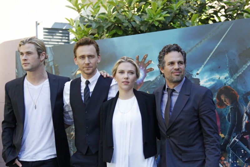 The Avengers Scarlett Johansson Mark Ruffalo Chris Hemsworth E Tom Hiddleston Durante Il Photocall D 238436