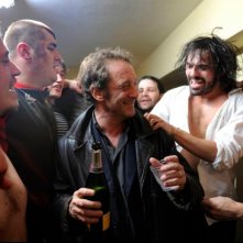 Tutti i nostri desideri: Vincent Lindon festeggia la vittoria in una scena del film