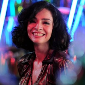 Claudia Ohana in discoteca in una scena di A novela das 8