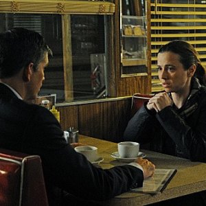 Person of Interest: Linda Cardellini e James Caviezel nell'episodio Cura Te Ipsum