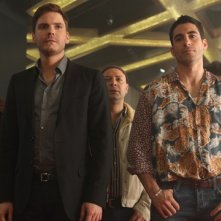 Daniel Brühl, Miguel Ángel Silvestre, Oriol Vila nella commedia The Pelayos