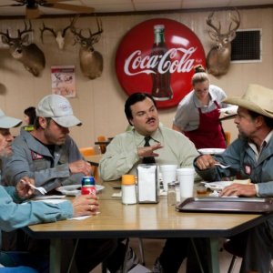 Jack Black (al centro) in Bernie