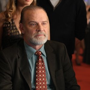 Lluis Homar in The Pelayos
