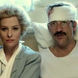 Hemingway & Gellhorn: Clive Owen e Parker Posey in una scena tratta dal film