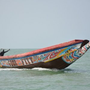 La pirogue: una scena in mare tratta dal film diretto da Moussa Touré