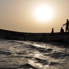 La pirogue: una suggestiva scena tratta dal film