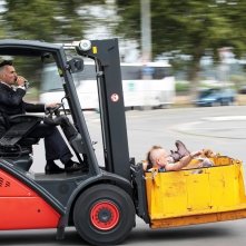 Le grand soir: Albert Dupontel in una divertente scena del film