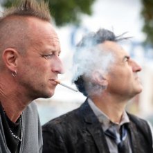 Le grand soir: Benoît Poelvoorde insieme ad Albert Dupontel in versione punk in una scena del film