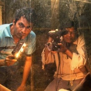 Miss Lovely: il regista Ashim Ahluwalia sul set del film