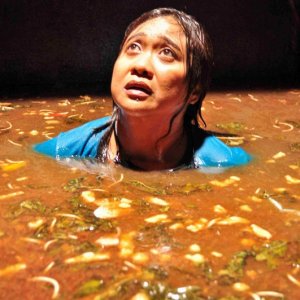 The Woman in the Septik Tank - una sequenza del film filippino