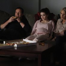 Awake: Jason Isaacs, Daniela Bobadilla e Laura Allen in una scena dell'episodio Slack Water