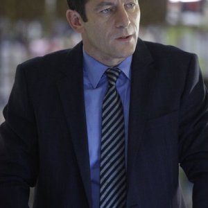 Awake: Jason Isaacs in una scena dell'episodio Slack Water