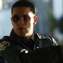Awake: Wilmer Valderrama nell'episodio Say Hello to My Little Friend