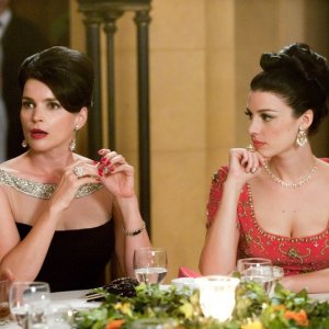 Jessica Paré e Julia Ormond nell'episodio At the Codfish Ball della quinta stagione di Mad Men