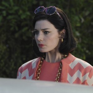Jessica Paré nell'episodio Far Away Places della quinta stagione di Mad Men