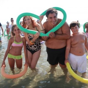 Operazione vacanze: Emanuela Rossi e Lallo Circosta in una foto promozionale del film