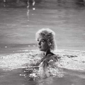 Una splendida Marilyn Monroe in una sequenza di Something's Got to Give, il suo ultimo film