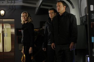 Chuck: Yvonne Strahovski, Zachary Levi e Adam Baldwin nell'episodio Chuck Versus the Bullet Train