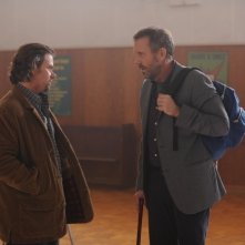 Dr House: Channon Roe e Hugh Laurie nell'episodio Dead & Buried