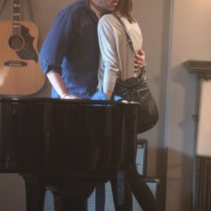 Dr House: Hugh Laurie e Karolina Wydra nell'episodio Body and Soul