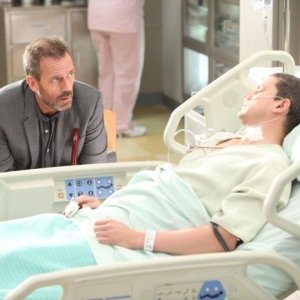 Dr House: Hugh Laurie e Wentworth Miller nell'episodio Charity Case