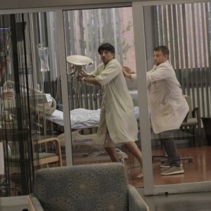 Dr House: Jesse Spencer e Vincent Spano nell'episodio Perils of Paranoia