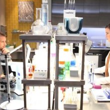 Dr House: Jesse Spencer ed Odette Annable nell'episodio Parents