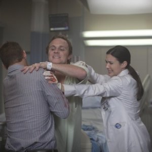 Dr House: Jesse Spencer, Odette Annable e la guest star David Anders nell'episodio Nobody's Fault