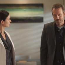 Dr House: Odette Annable e Hugh Laurie nell'episodio Runaway