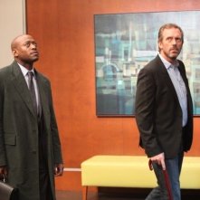 Dr House: Omar Epps ed Hugh Laurie nell'episodio Transplant