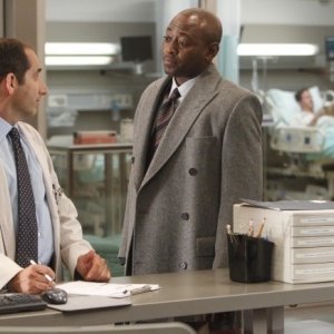Dr House: Peter Jacobson e Omar Epps nell'episodio Perils of Paranoia