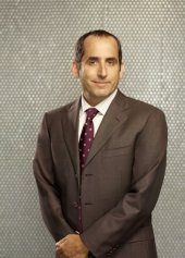 Dr House: Peter Jacobson in una foto promozionale della stagione 8