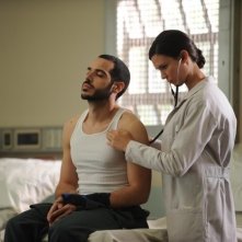 Dr House: Sebastian Sozzi ed Odette Annable nell'episodio Twenty Vicodin