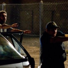 Elefante blanco: Ricardo Darín in una scena del film cerca di calmare la polizia durante un'irruzione