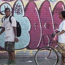 Gimme the Loot: Tashiana Washington insieme a Ty Hickson in una scena del film