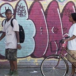 Gimme the Loot: Tashiana Washington insieme a Ty Hickson in una scena del film