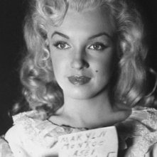 Marilyn Monroe durante la lavorazione de La figlia dello sceriffo (1950)