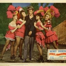 Marilyn Monroe, Joyce Mackenzie, Marion Marshall, Barbara Smith e Dan Dailey ne La figlia dello sceriffo del '50