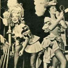 Marilyn Monroe ne La figlia dello sceriffo con altre interpreti del film