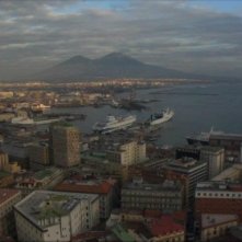 Napoli 24: il golfo di Napoli in tutta la sua bellezza in una scena del documentario diretto da 24 autori diversi
