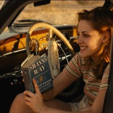 On the Road: Kristen Stewart sorride in una scena del film