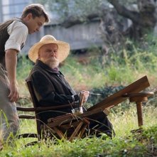 Renoir: Michel Bouquet e Vincent Rottiers nei panni di Renoir padre e figlio in un'immagine del film
