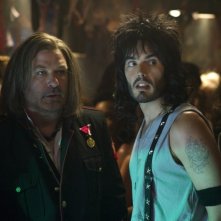 Rock of Ages: Russell Brand insieme a Alec Baldwin in una scena del film