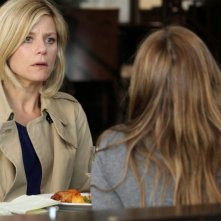 Mathilde Seigner (di spalle) con Marina Foïs in Maman